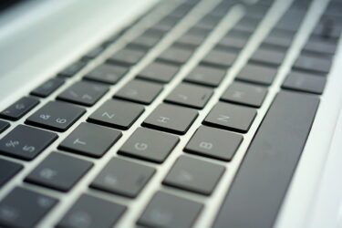 【初心者向け】MacbookをWindowsのキーボードボタン配置に近い設定にする